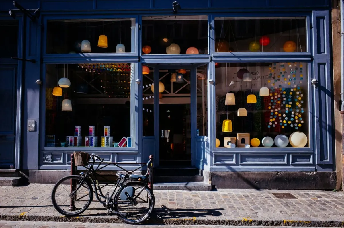 Façade d'une boutique indépendante de luminaires